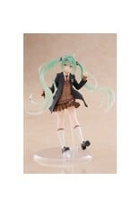 Hatsune Miku Fashion Preppy Ver. Figure *Pre-order*