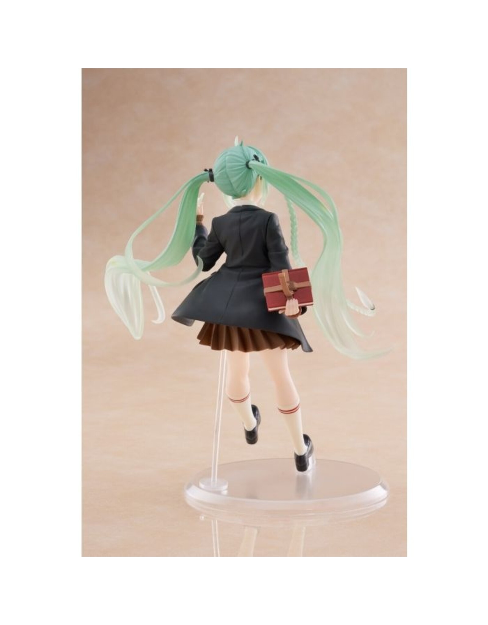 Hatsune Miku Fashion Preppy Ver. Figure *Pre-order*