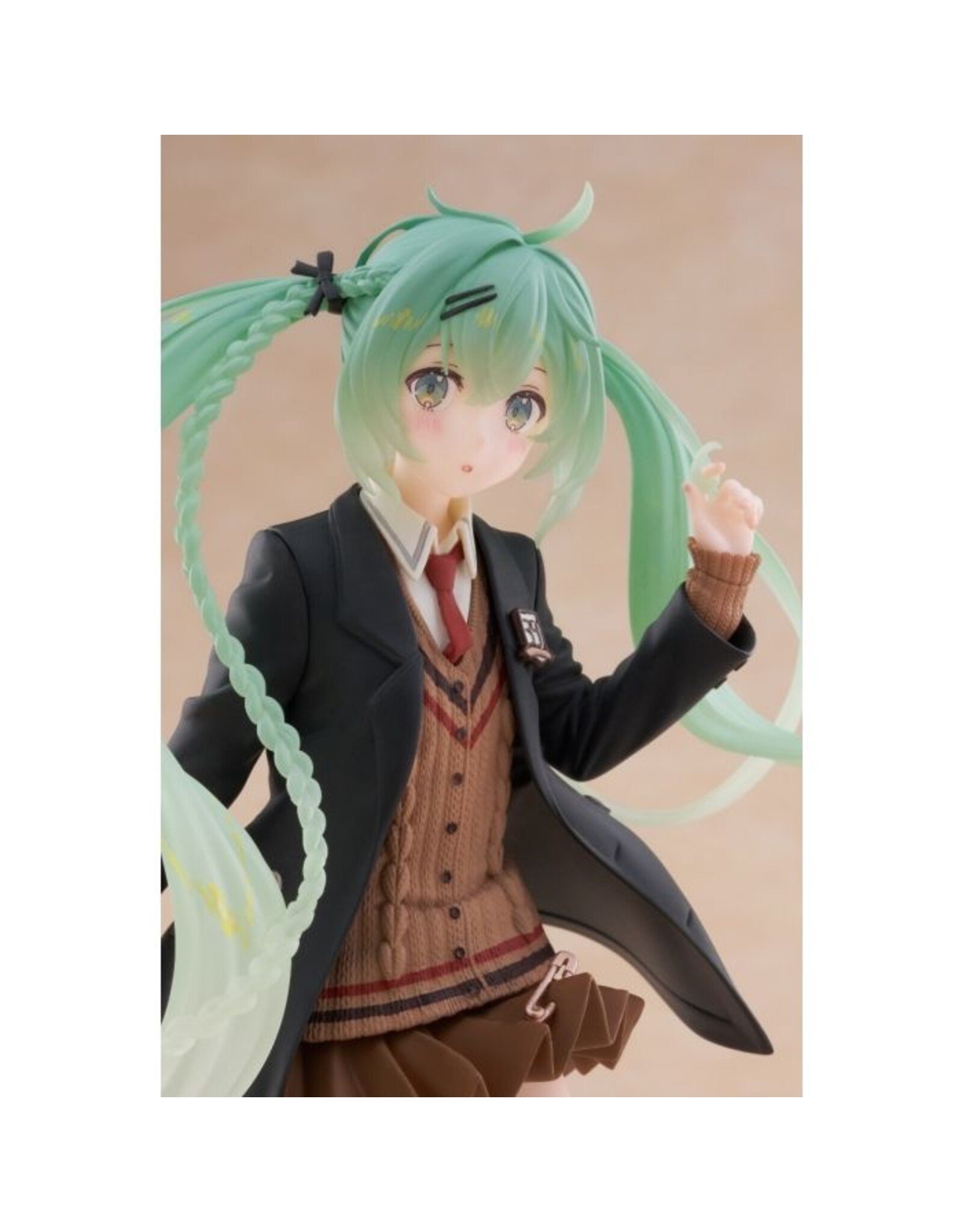 Hatsune Miku Fashion Preppy Ver. Figure *Pre-order*
