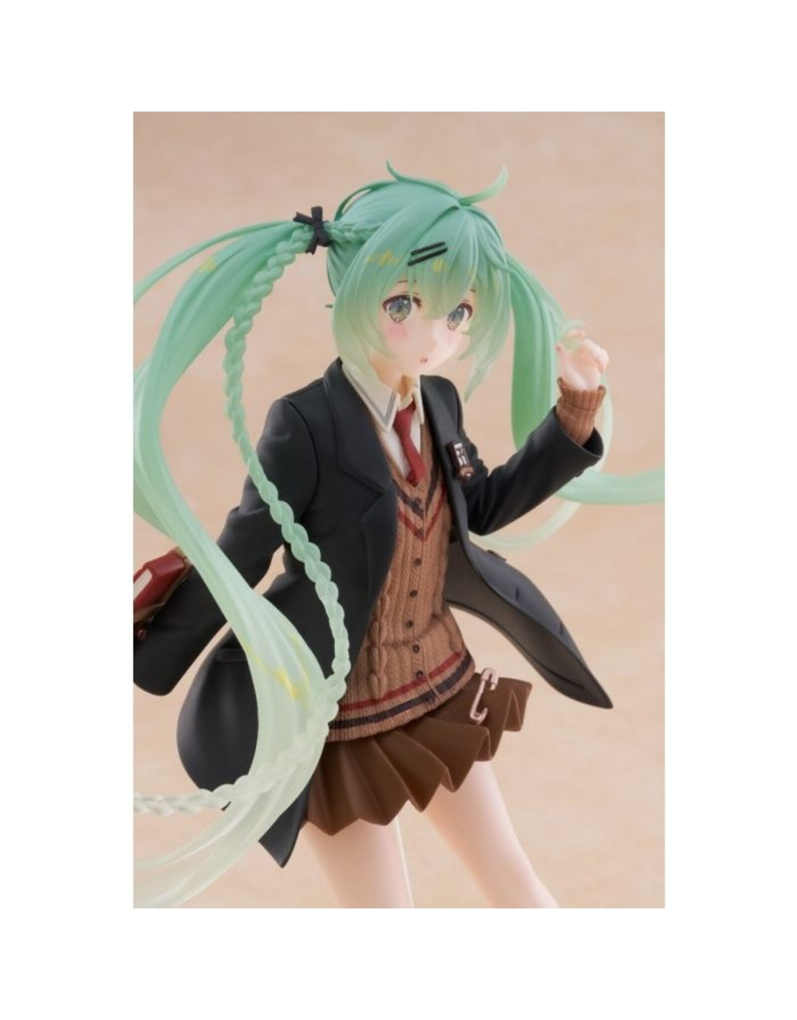 Hatsune Miku Fashion Preppy Ver. Figure *Pre-order*