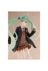 Hatsune Miku Fashion Preppy Ver. Figure *Pre-order*
