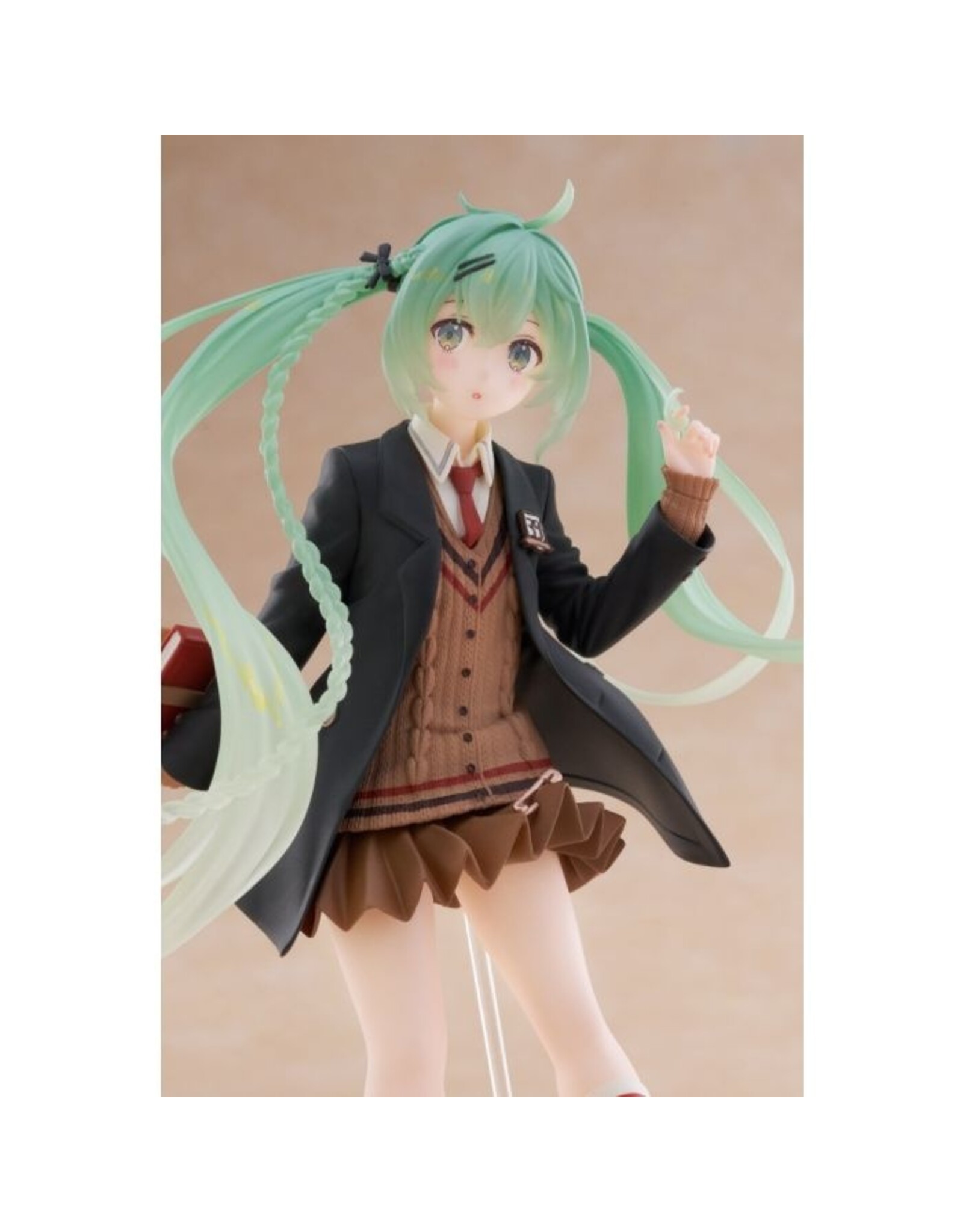 Hatsune Miku Fashion Preppy Ver. Figure *Pre-order*