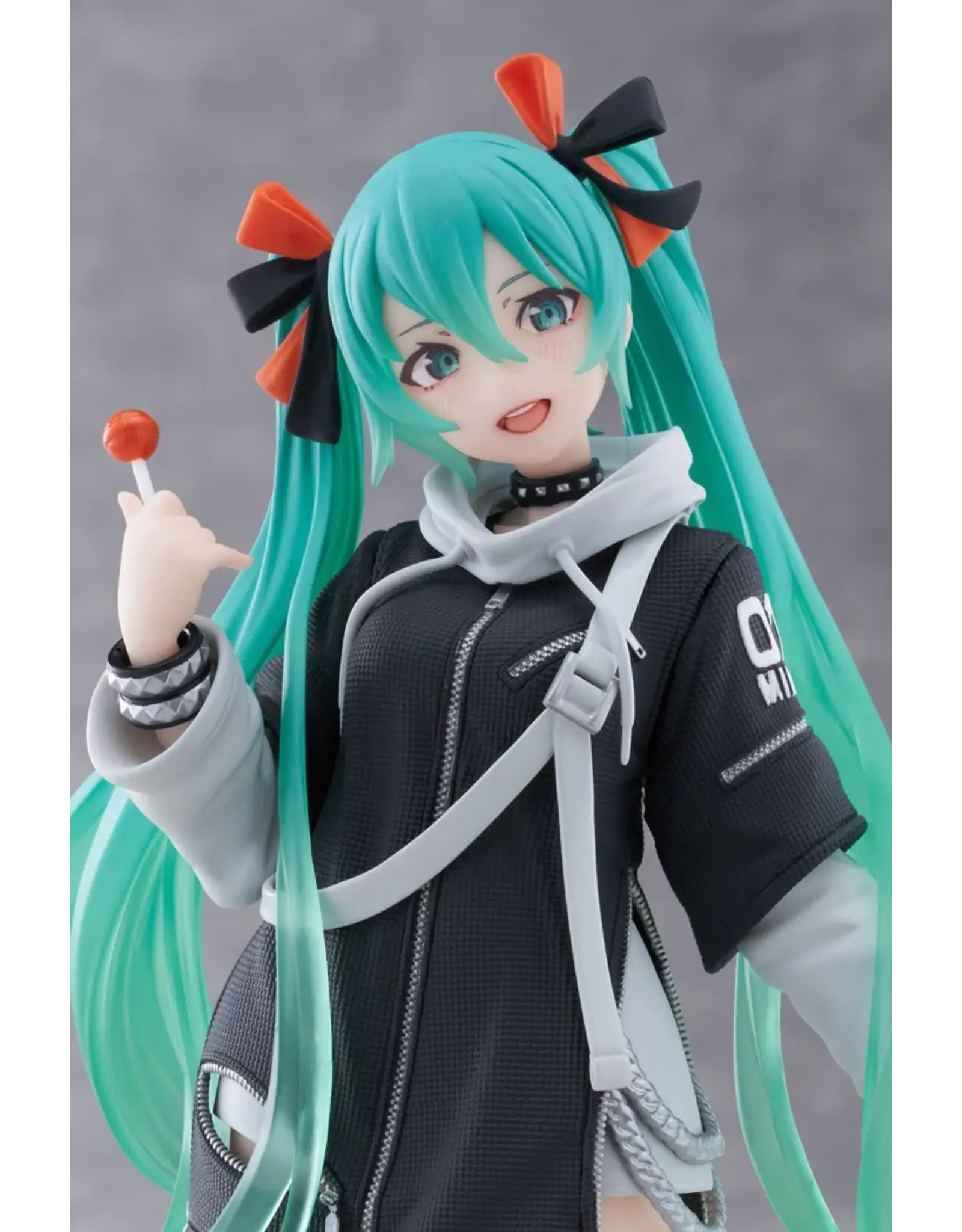 Hatsune Miku Fashion Punk Ver. Figure