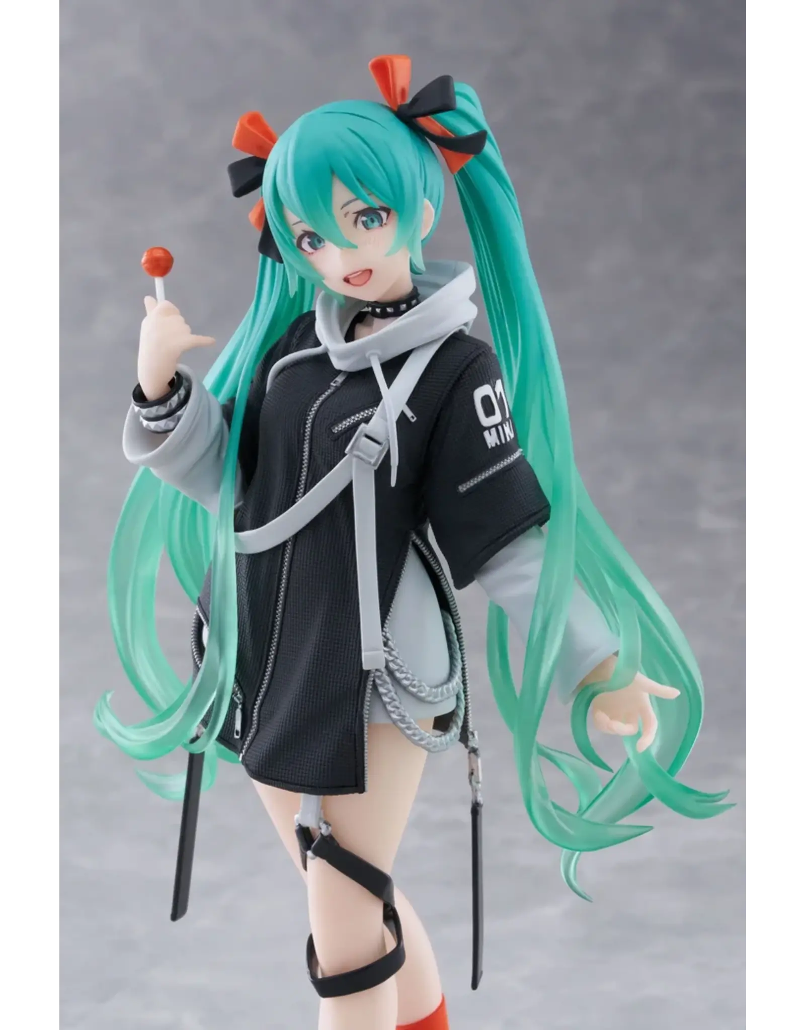 Hatsune Miku Fashion Punk Ver. Figure