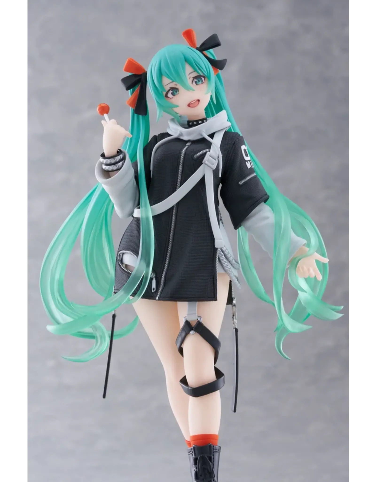 Hatsune Miku Fashion Punk Ver. Figure