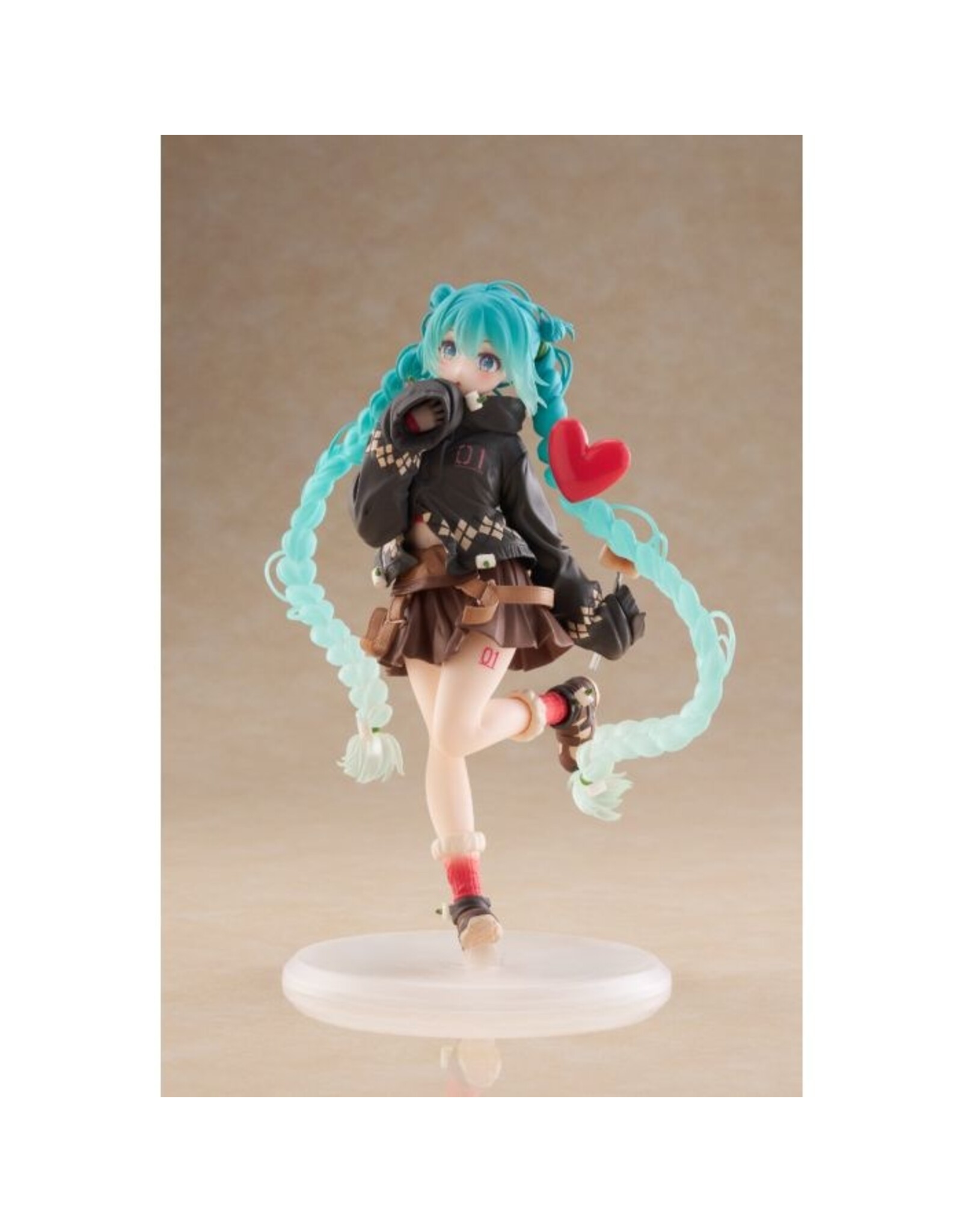 Hatsune Miku Fashion Outdoor Ver. Figure