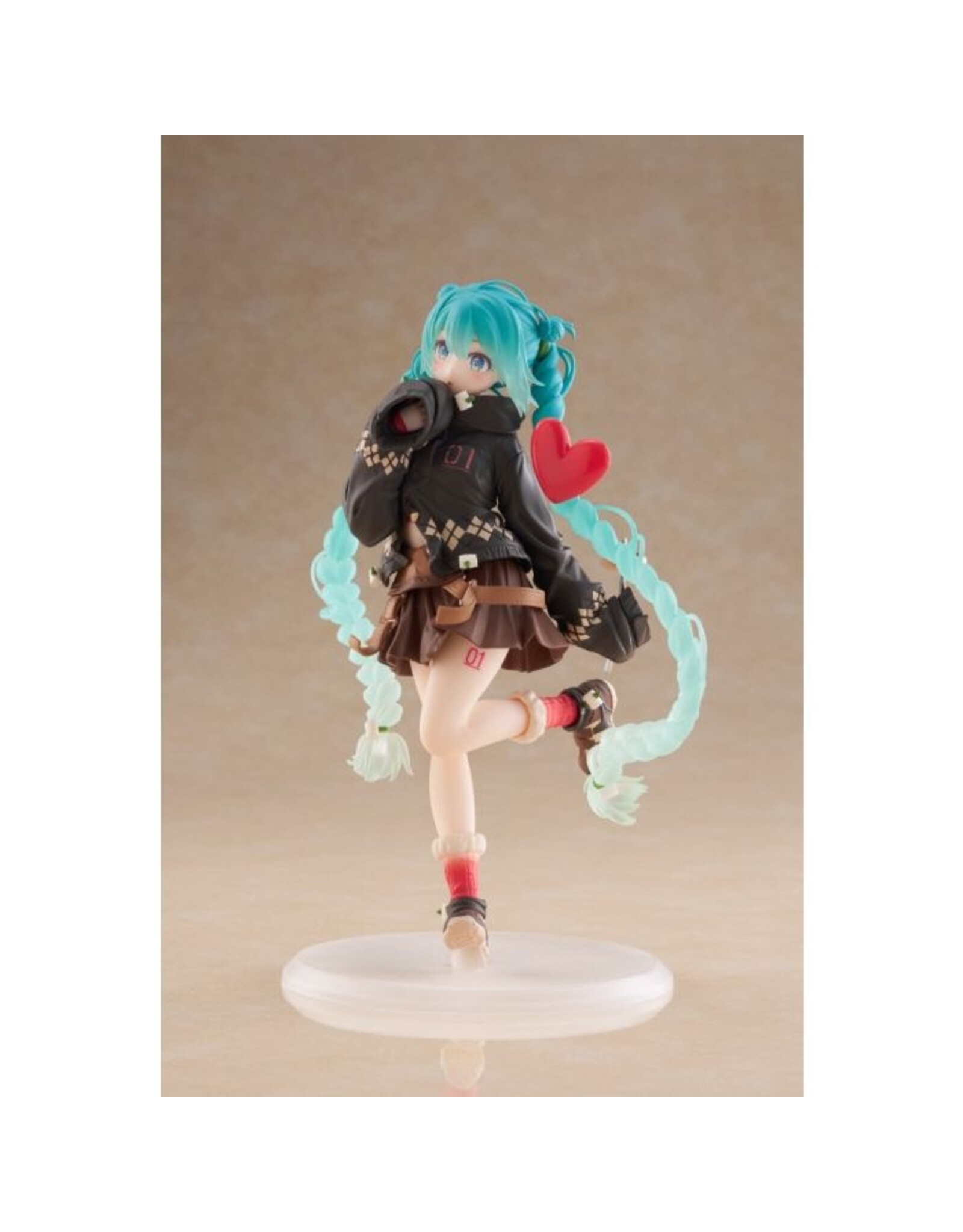 Hatsune Miku Fashion Outdoor Ver. Figure