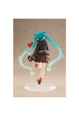 Hatsune Miku Fashion Outdoor Ver. Figure *Pre-order*