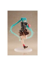 Hatsune Miku Fashion Outdoor Ver. Figure