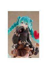 Hatsune Miku Fashion Outdoor Ver. Figure
