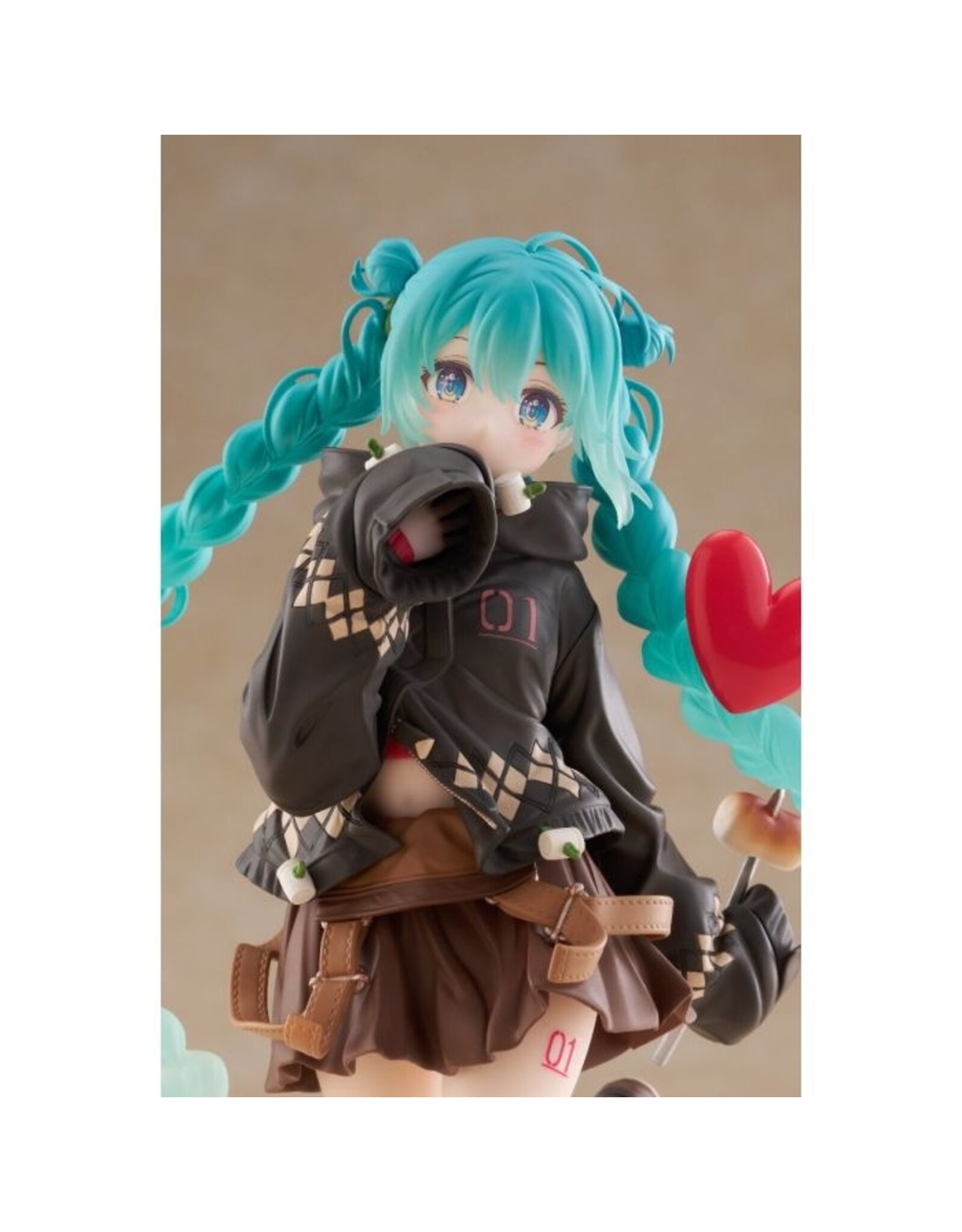Hatsune Miku Fashion Outdoor Ver. Figure