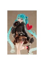Hatsune Miku Fashion Outdoor Ver. Figure