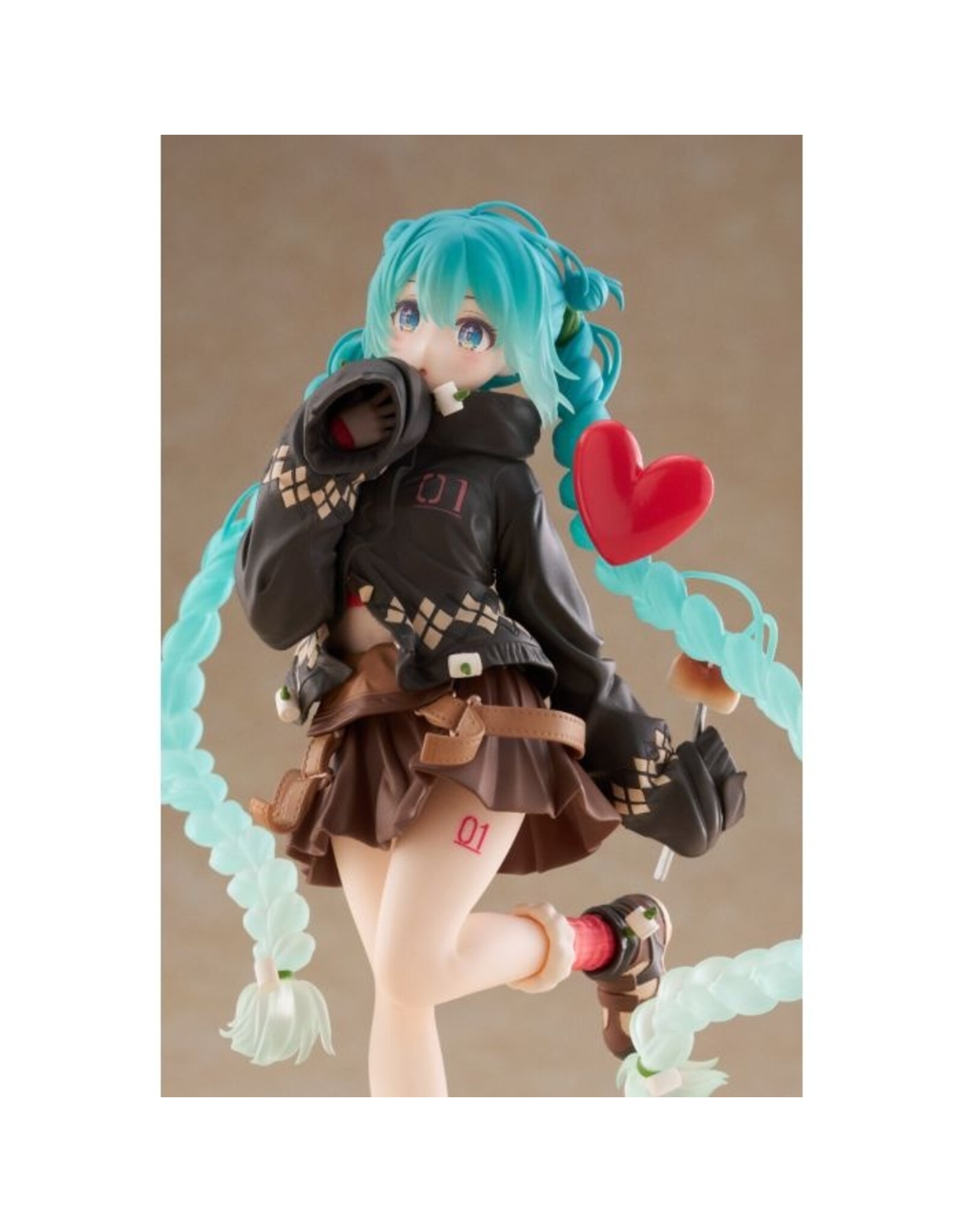 Hatsune Miku Fashion Outdoor Ver. Figure