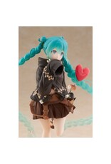 Hatsune Miku Fashion Outdoor Ver. Figure