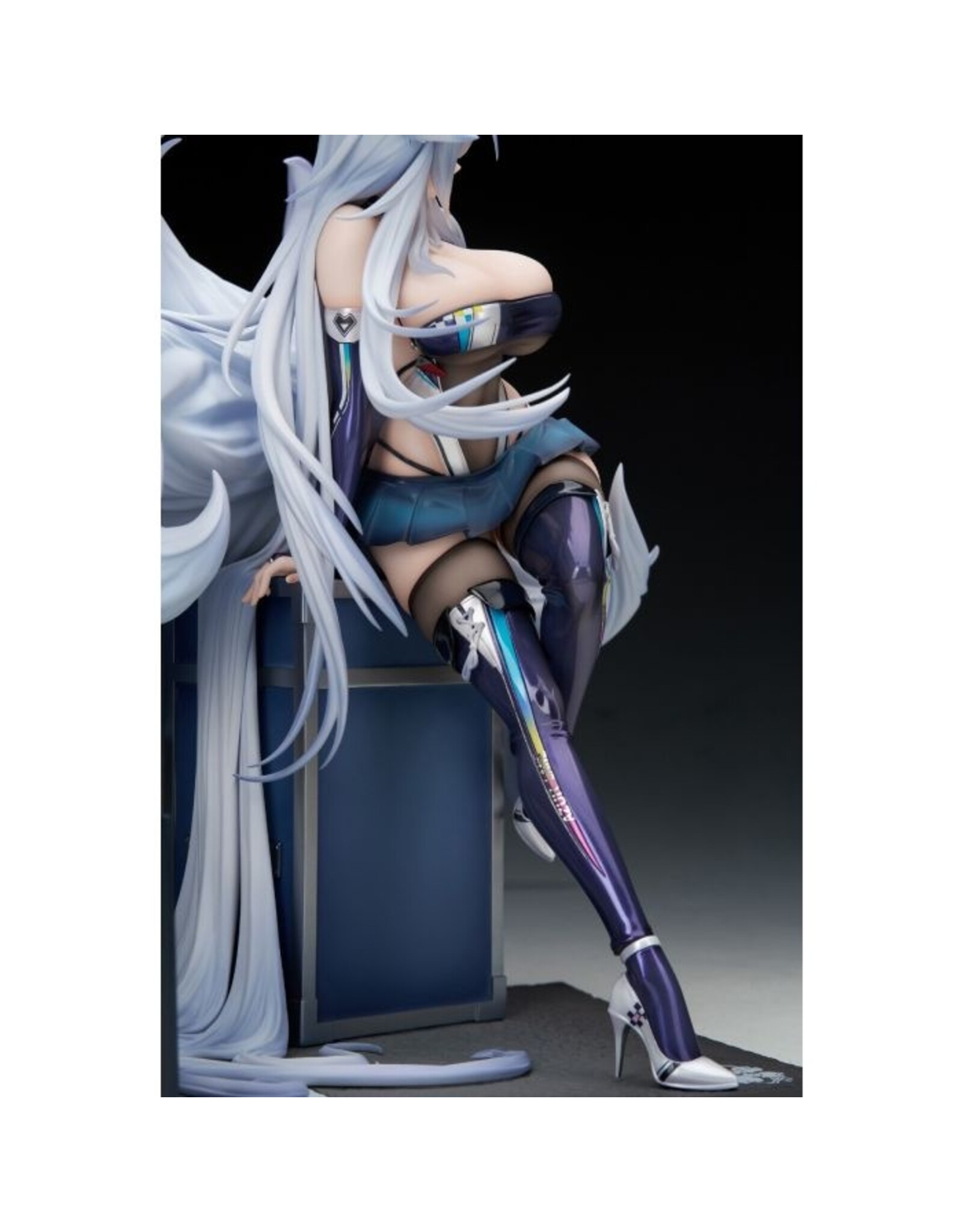 Azur Lane Shinano Moonlit Chrome Ver. 1/7 Scale Painted Figure with LED Acrylic Display Box *Pre-order* *DEPOSIT ONLY*