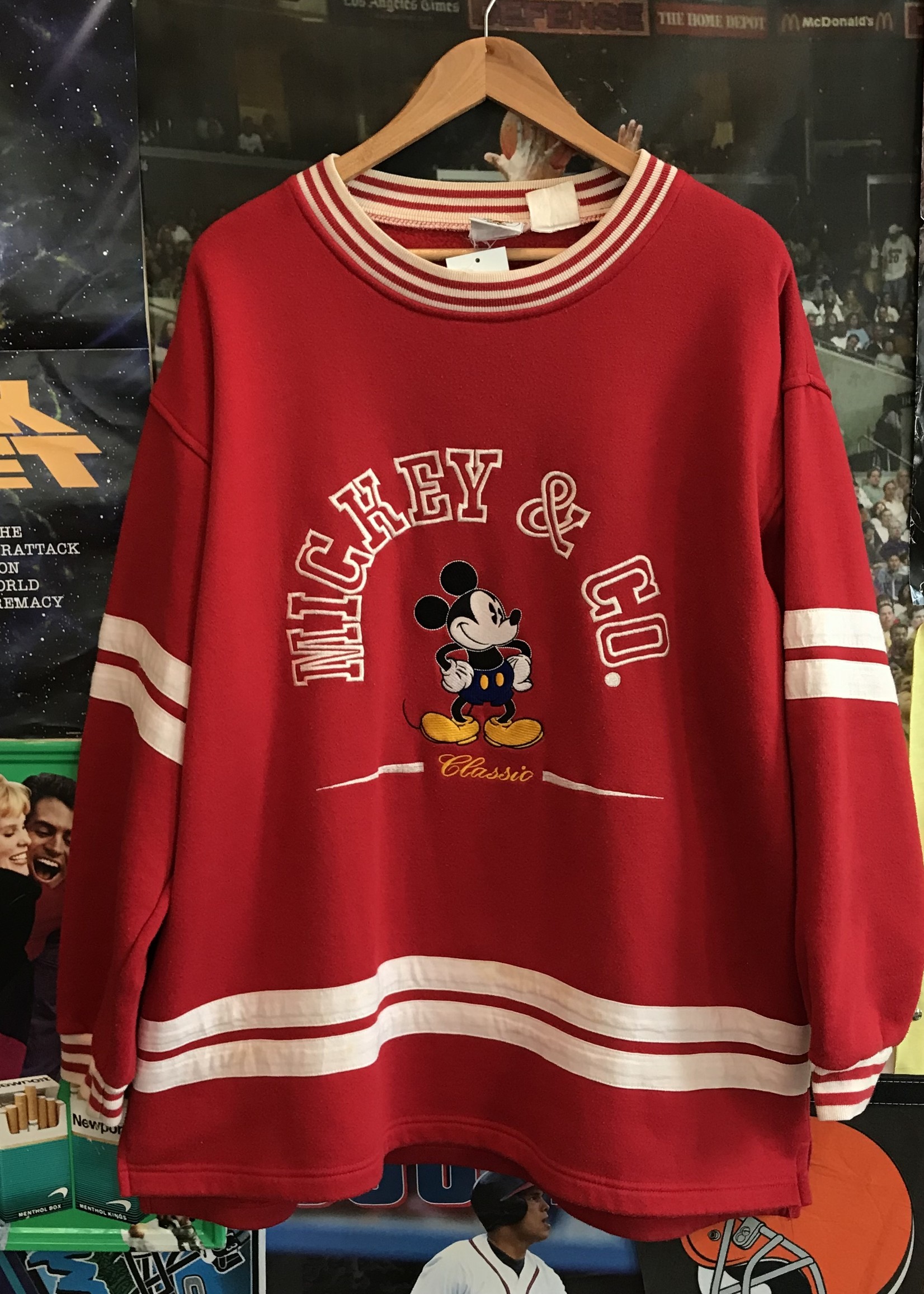 7676	mickey and co red crewneck sz. XL