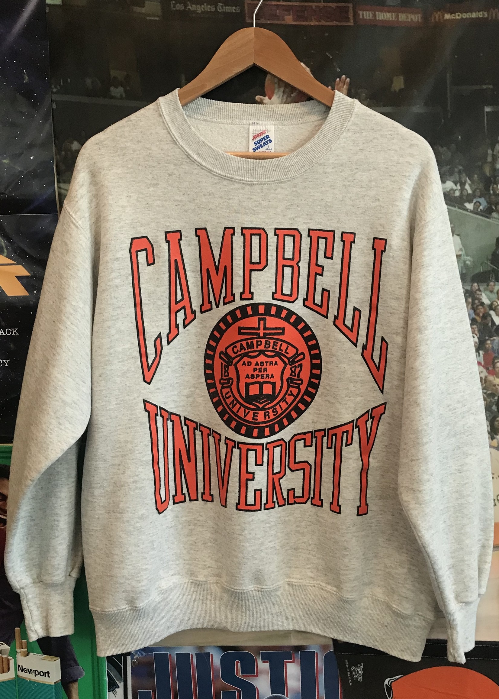 7634	campbell university crewneck sz. L
