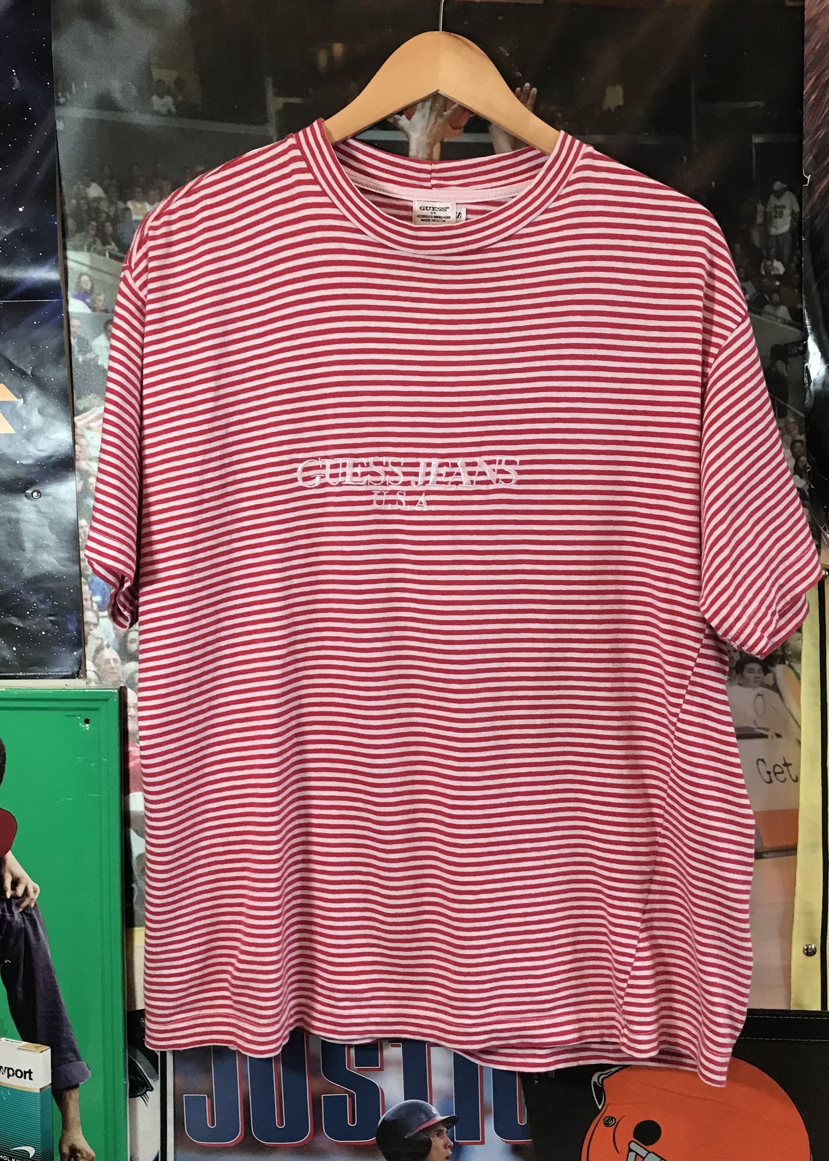 8662	guess red tee sz. S/M