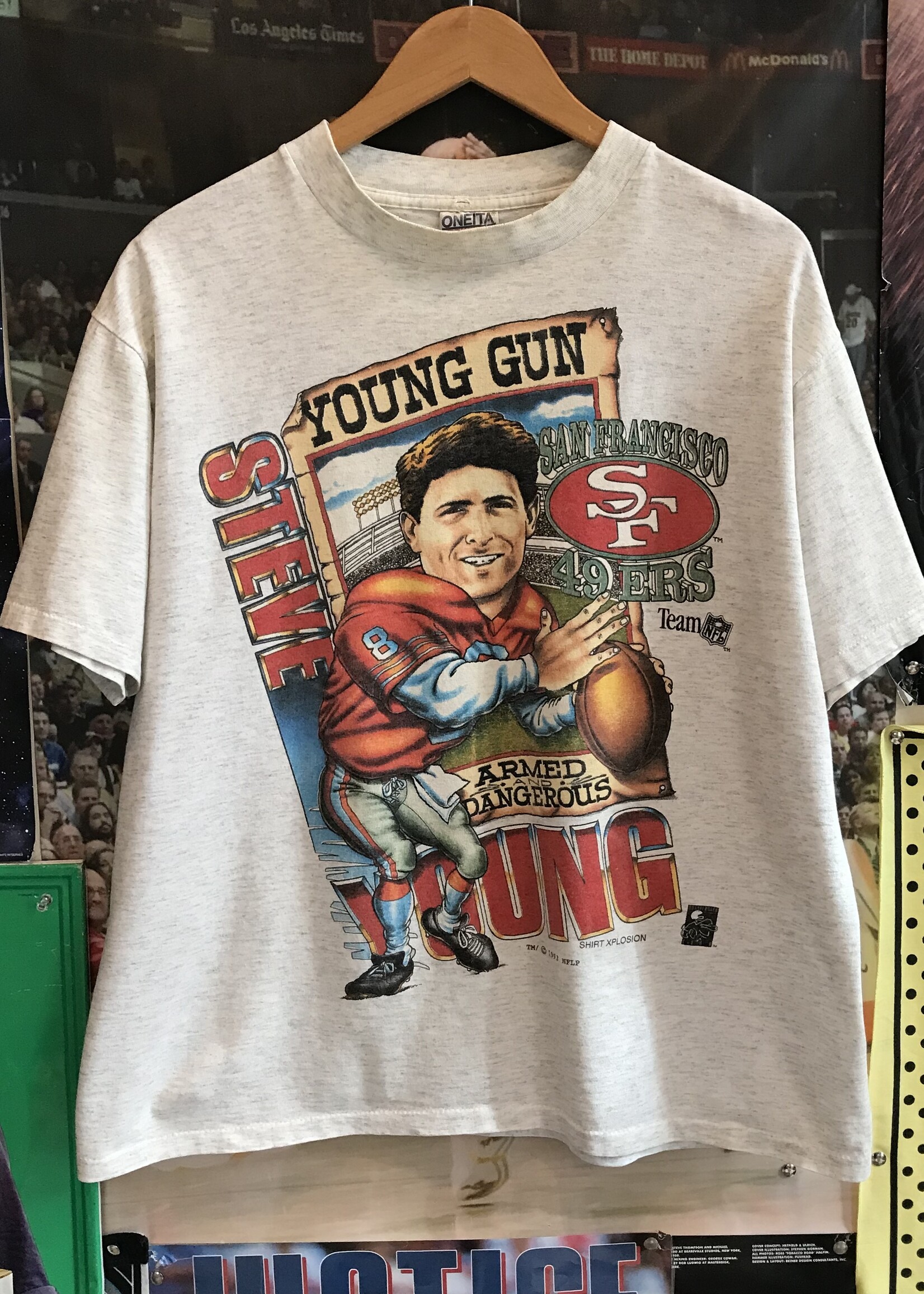 11136	1993 armed and dangerous steve young tee sz. L