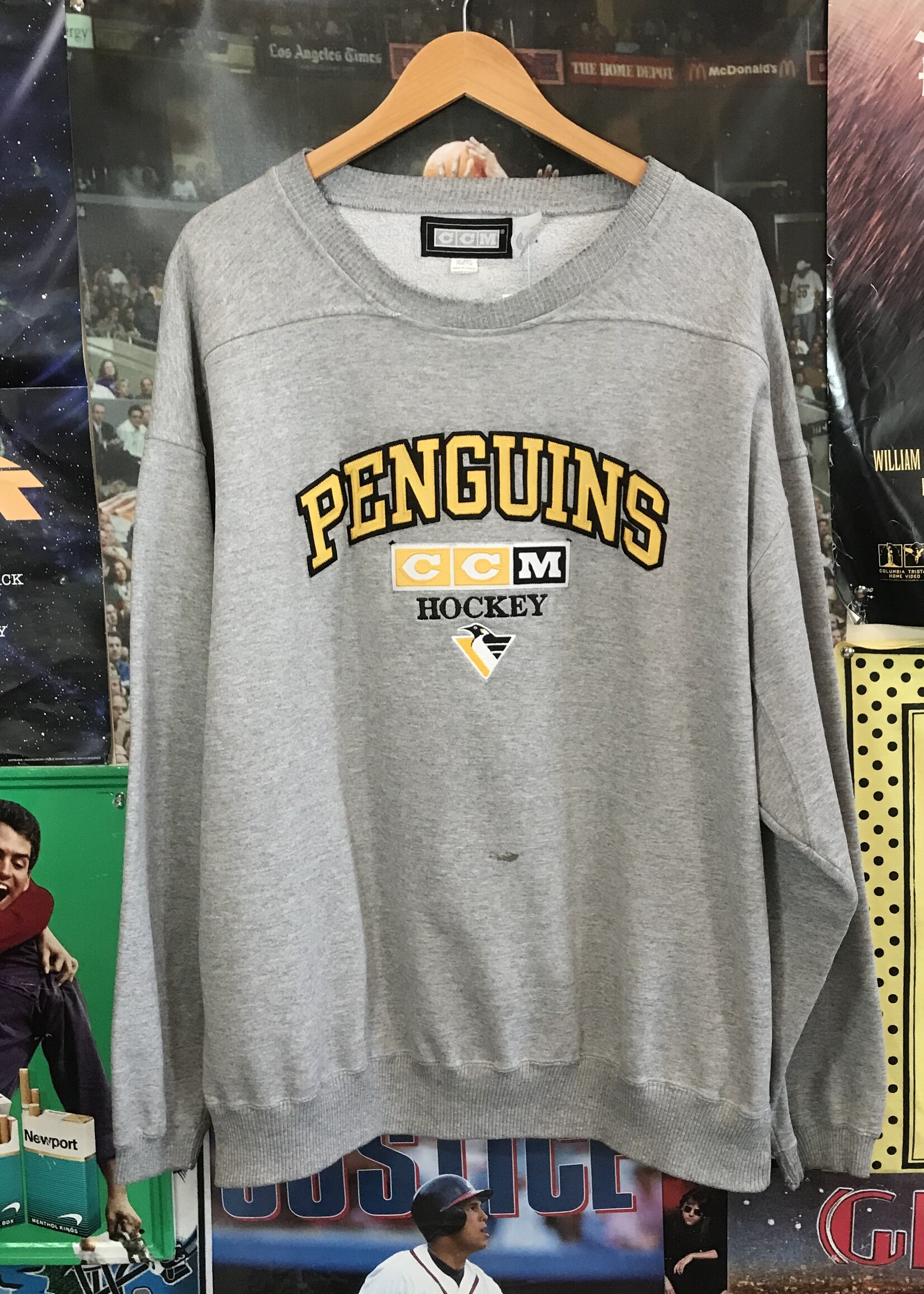 10966	pittsburgh penguins crewneck gray sz XL