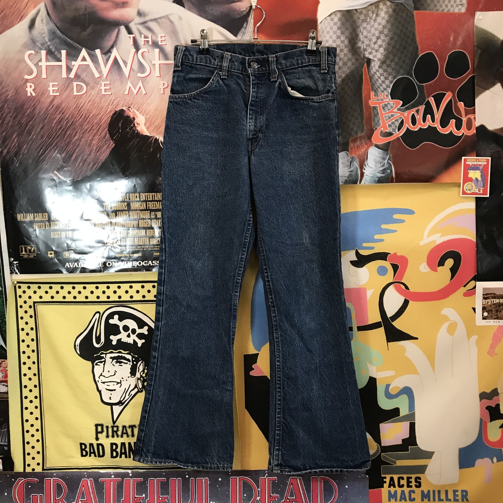 12103	80's levi's bell bottom jeans sz 28 x 26