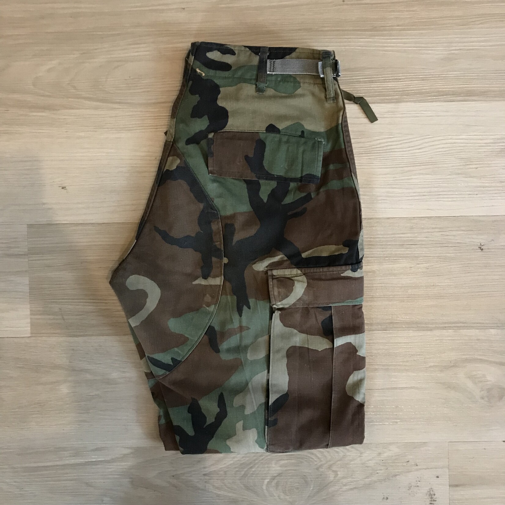 13162	military camo pants sz 27-31 x 20.5-29.5