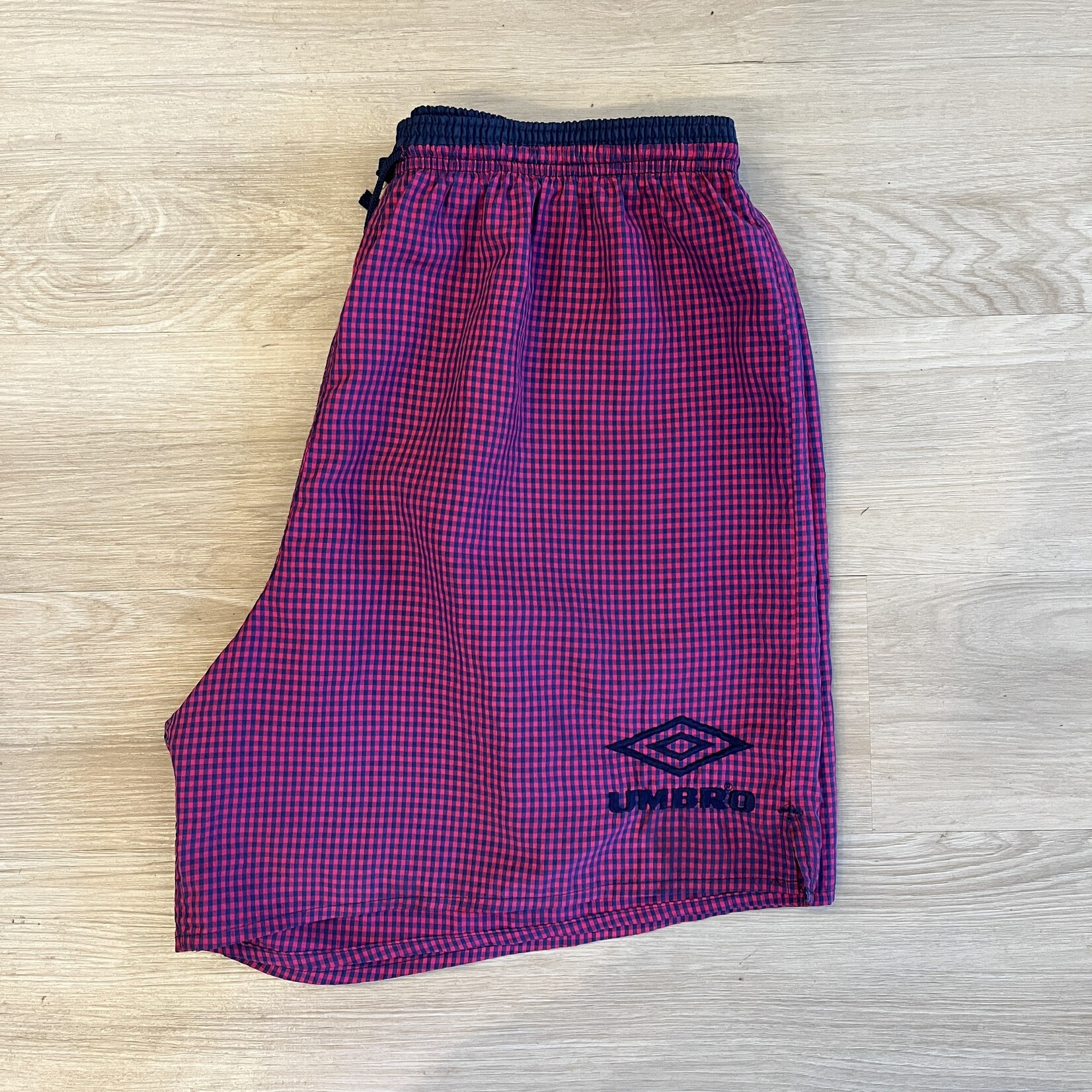 13959	umbro shorts purple/navy sz XL