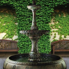 Henri Grand Riviera Fountain in Perpetual Pool