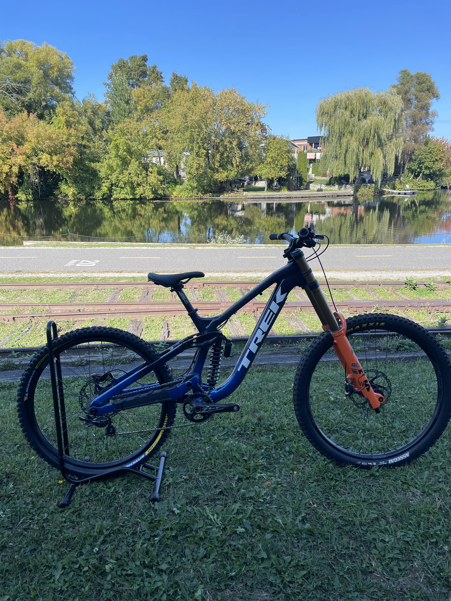 Trek Session 9 R2 Deep Deep Dark Blue to Alpine Blue Fade CUSTOM