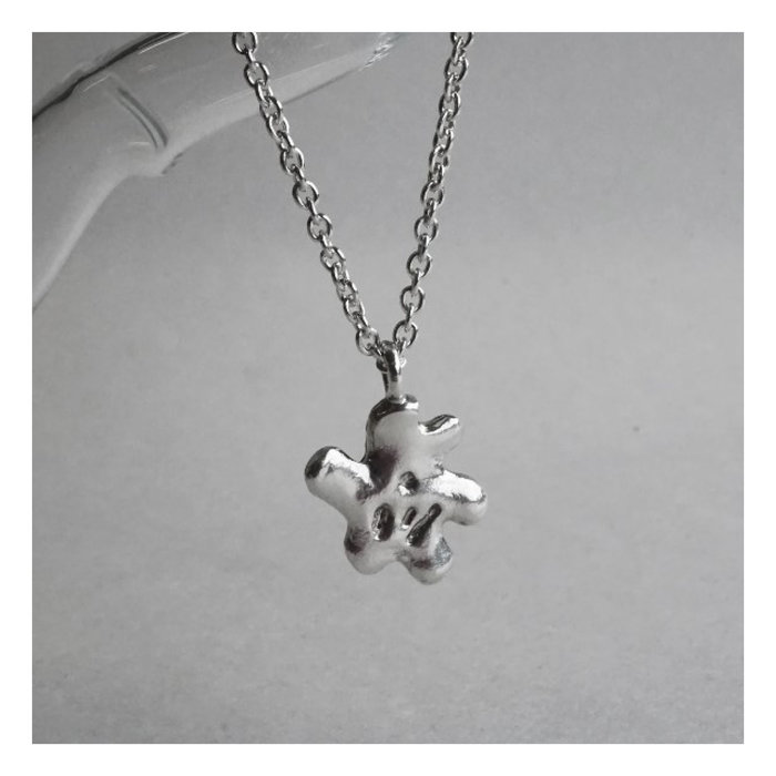 Tendre Métal Solid Flower Necklace