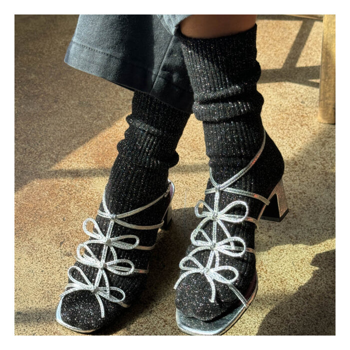 https://cdn.shoplightspeed.com/shops/639674/files/60242648/700x700x1/le-bon-shoppe-le-bon-shoppe-winter-sparkle-socks-2.jpg