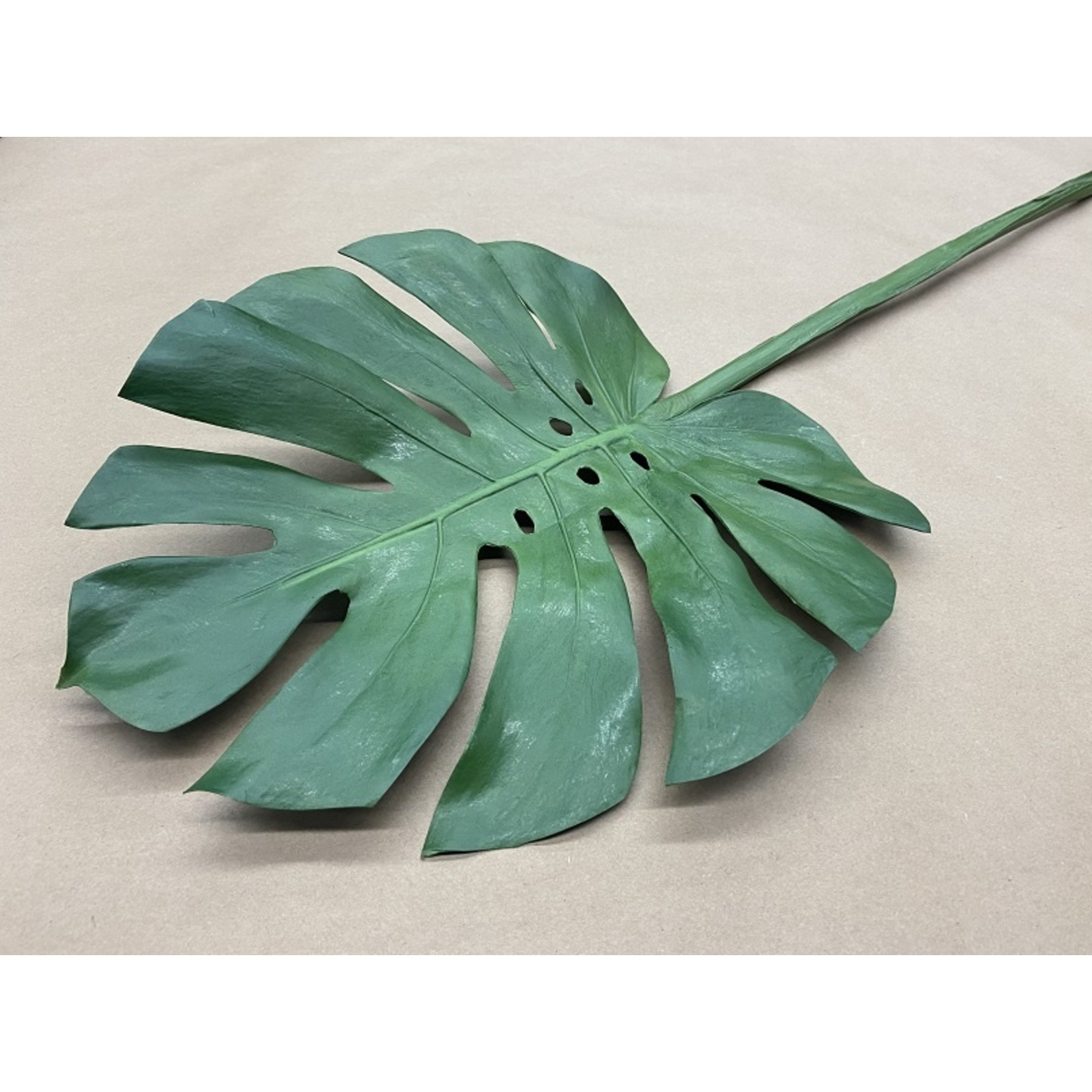 38" MONSTERA LEAF SPRAY GREEN