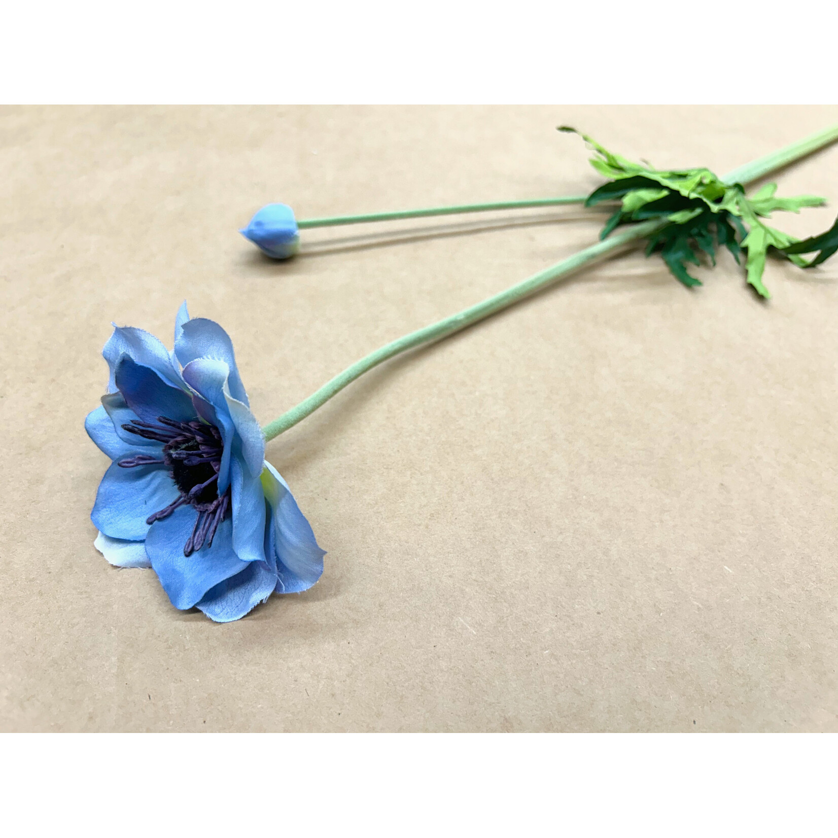 25" ANEMONE SPRAY WITH BUD BLUE