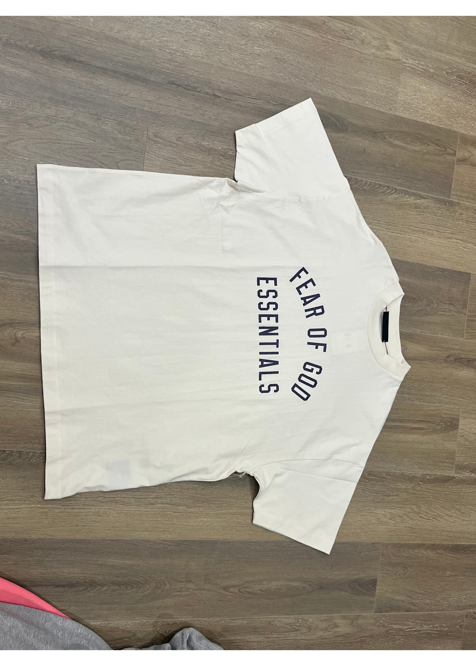 t-shiert essentials blanc et mauve