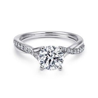 Round Diamond Engagement Ring