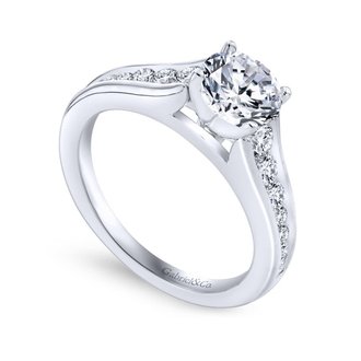 Round Diamond Engagement Ring