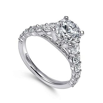 Round Diamond Engagement Ring