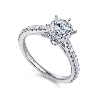 Round Diamond Engagement Ring
