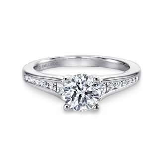 Round Diamond Engagement Ring