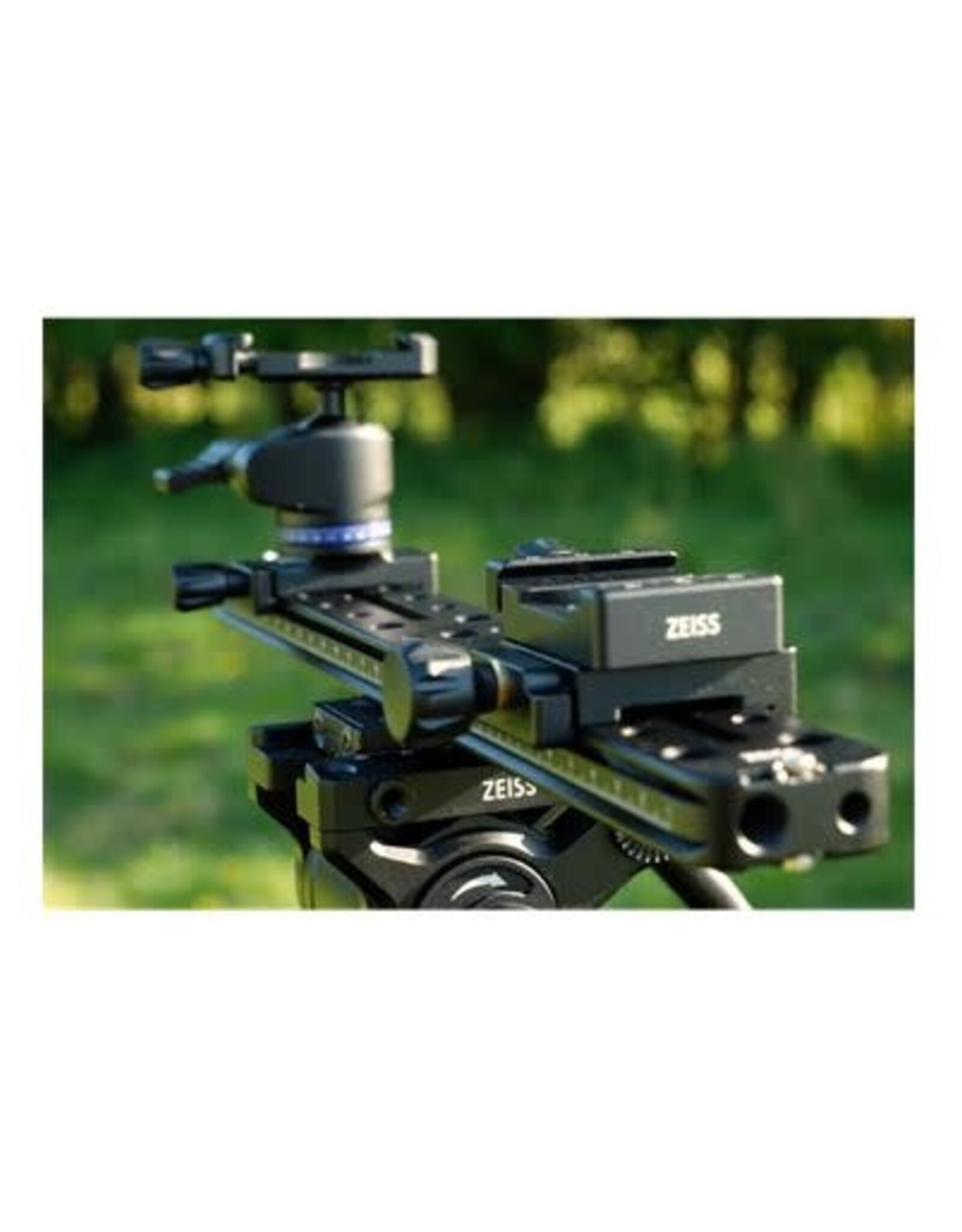 ZEISS - Sport Optics - Scopes and Binoculars ZEISS Pro-Series Universal Tripod Kit: 3/8-inch thread-on fluid head with extendable handle.  Extended twist-lock system, 3-section carbon fiber legs (36/32/28 mm diameter)