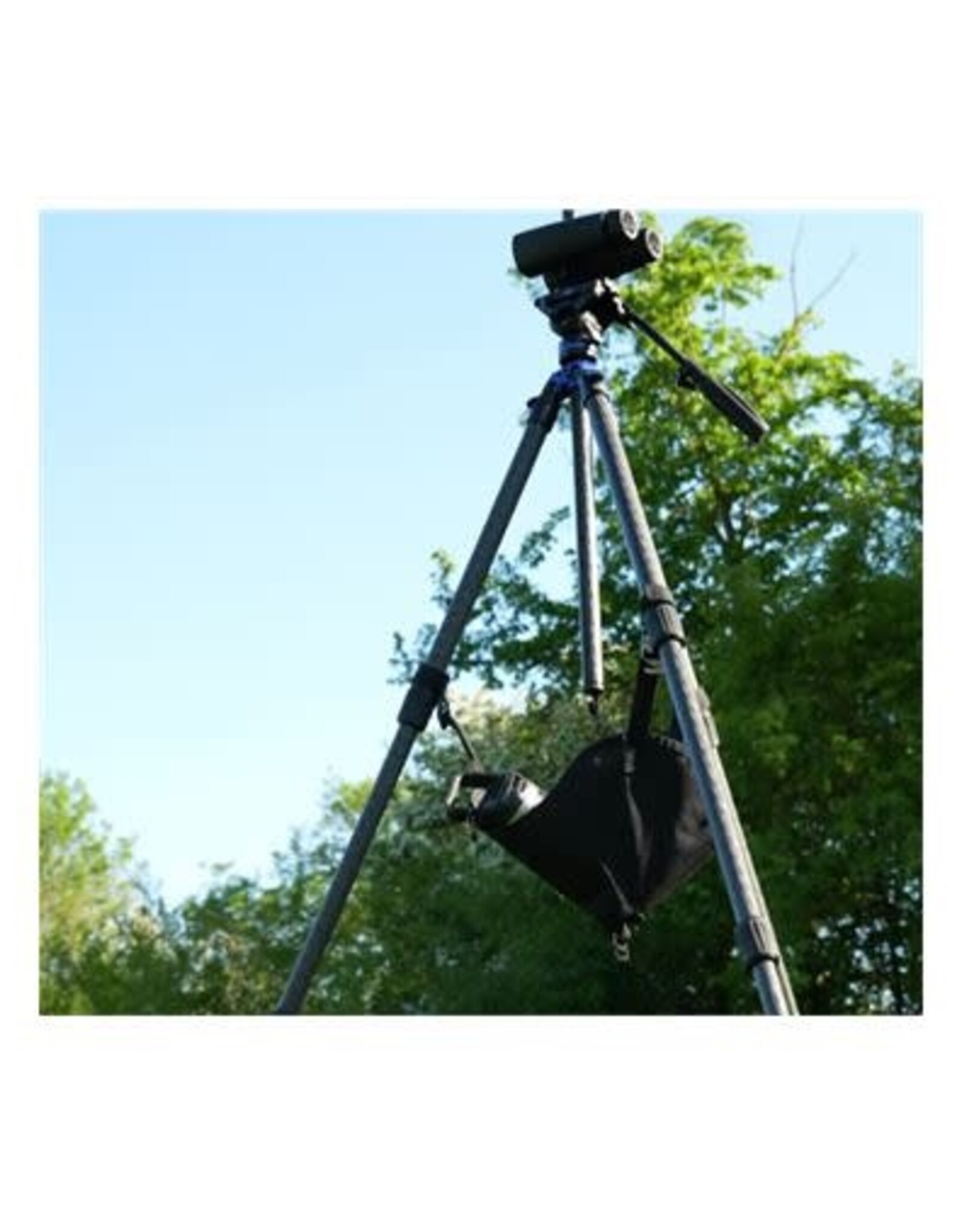 ZEISS - Sport Optics - Scopes and Binoculars ZEISS Pro-Series Lightweight Tripod Kit: 3/8-inch thread-on fluid head with extendable handle.  Extended twist-lock system, 3-section carbon fiber legs (28/25/22 mm dia.) and neoprene pads.