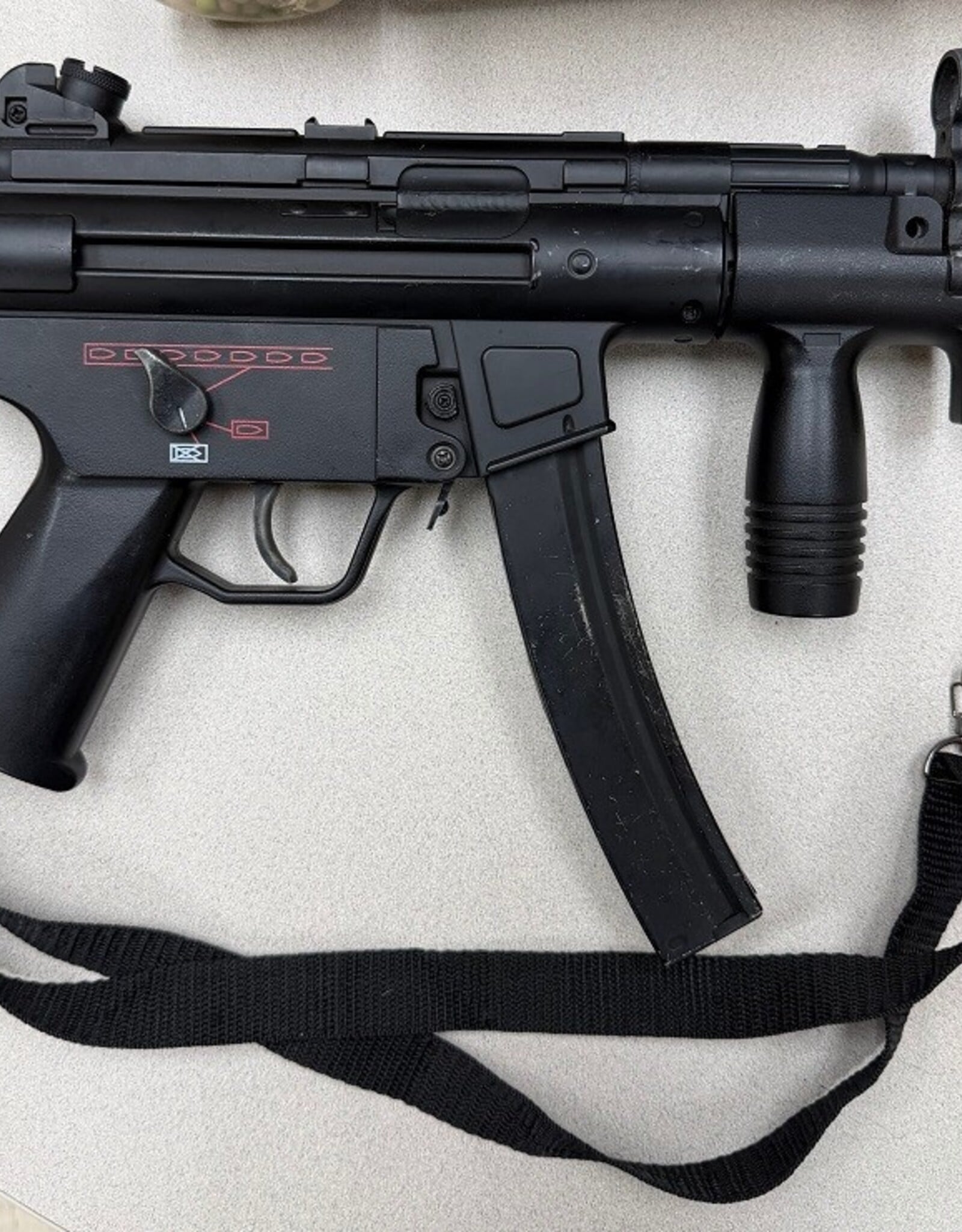 **PRE-OWNED** MP5 & AIRSTRIKE 240 AIRSOFT BB