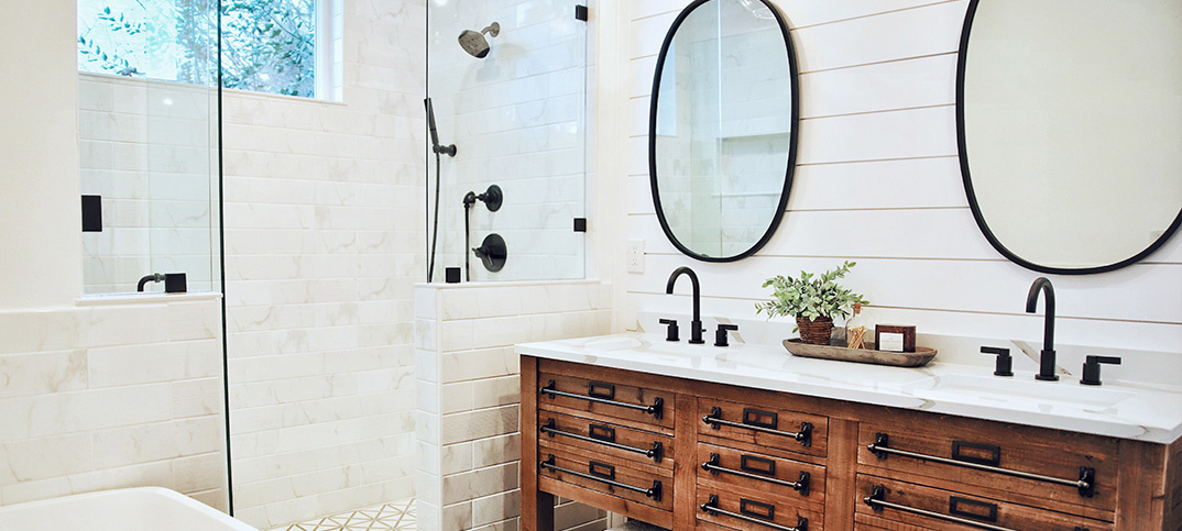 GO FOR MINIMALISM IN YOUR BATHROOM!