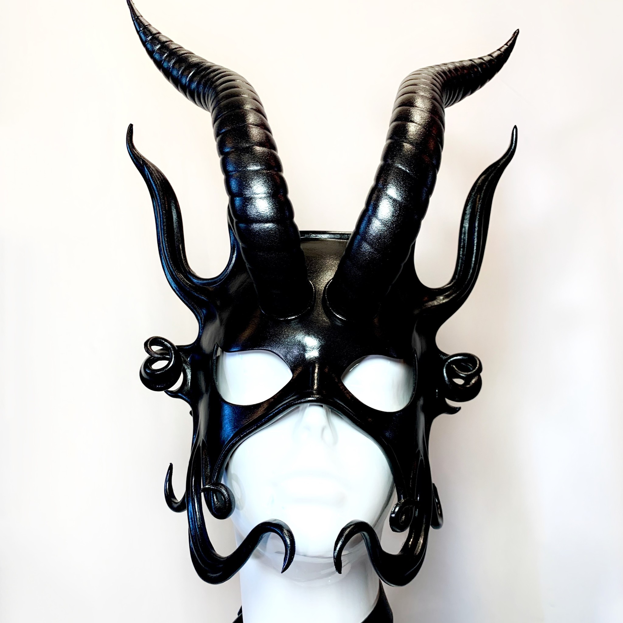 Cecilio-Big Horned Mask w/ Flame Ceiba