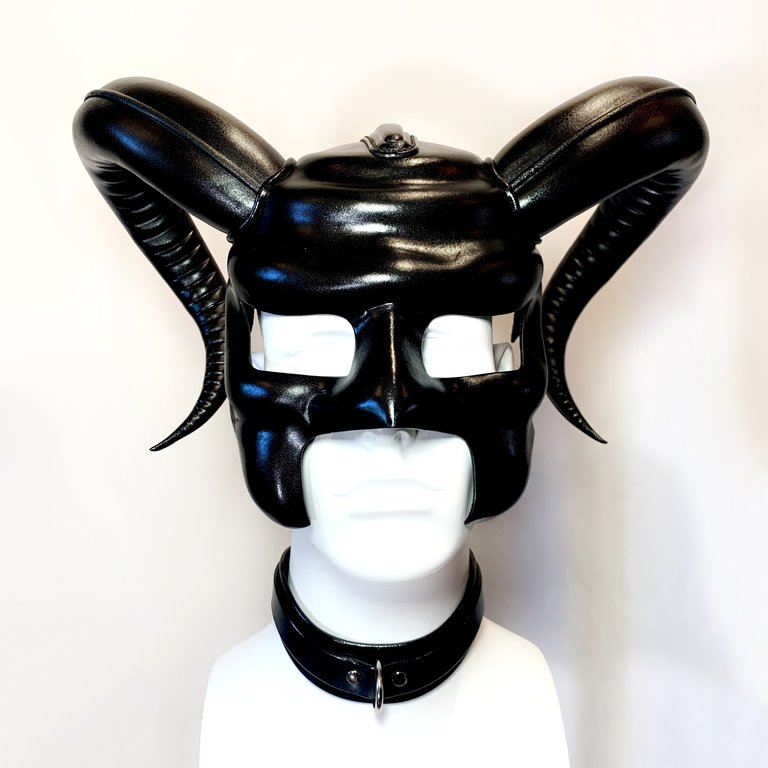 CECILIO LEATHER DESIGNS Full Face Horns Mask