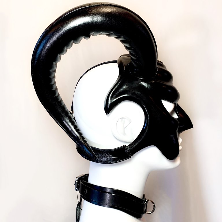 CECILIO LEATHER DESIGNS Full Face Horns Mask