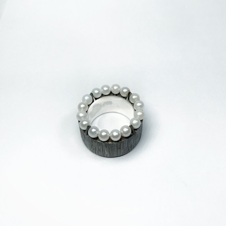 MARIELLA PILATO Crown of Pearls Ring