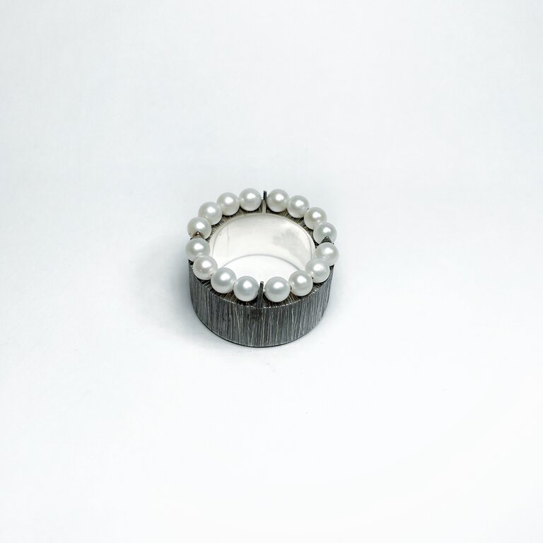 MARIELLA PILATO Crown of Pearls Ring