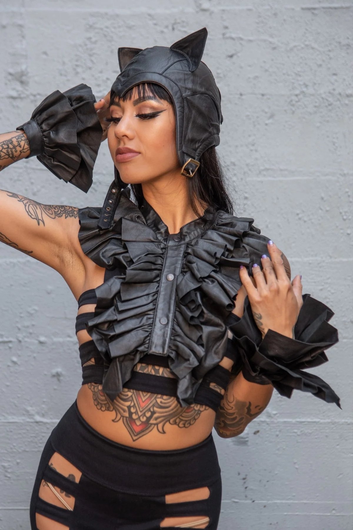 Five & Diamond-Unisex Ruffled Dandy Cuffs-Soft Leather - Ceiba