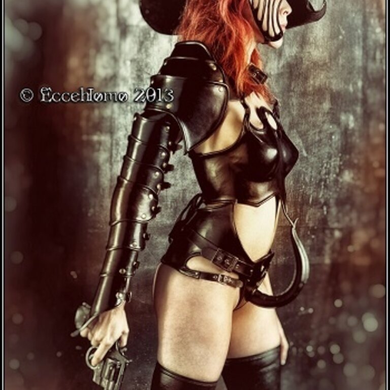 CECILIO LEATHER DESIGNS Chest Bustier